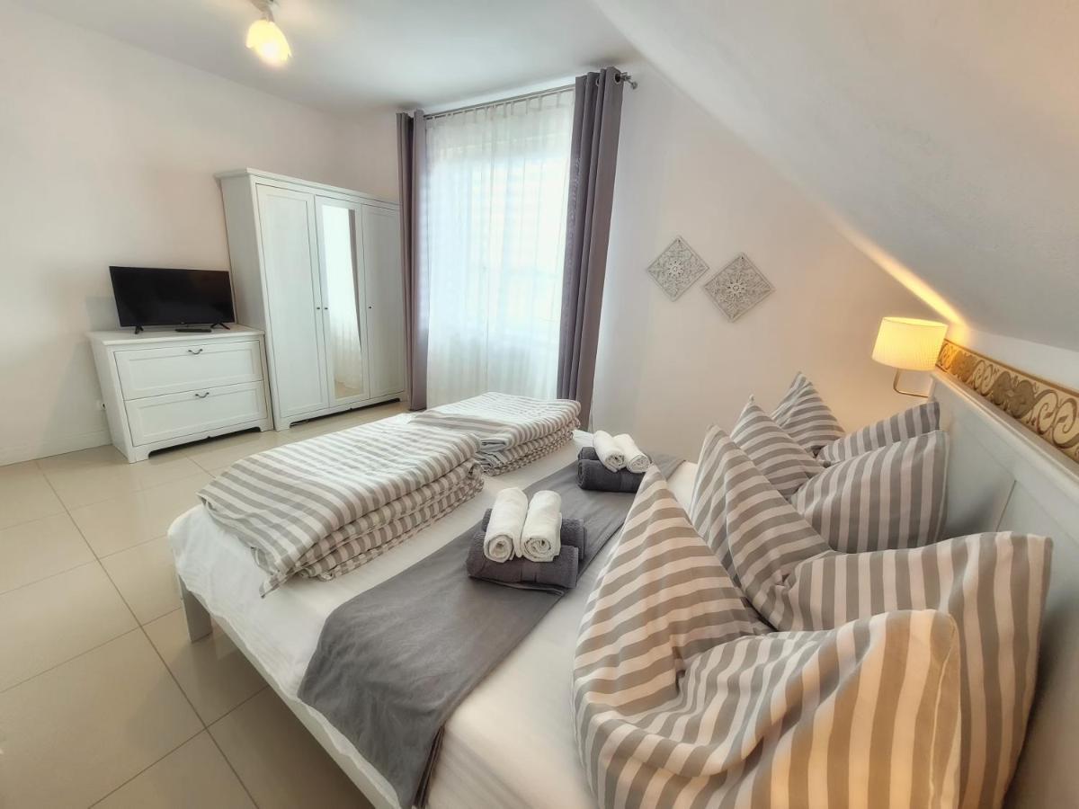 Iwona Pokoje Apartamenty Karwia Luaran gambar